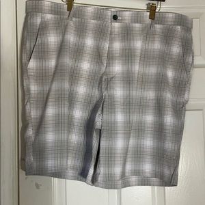 SOLD - Men’s Chaps plaid golf shorts